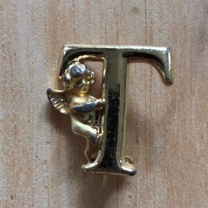 L Razza Gold Tone T Initial Guardian Angel Cherub Lapel Brooch Pin 1”